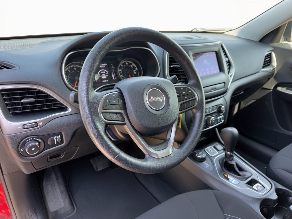 Used 2019 Jeep Cherokee Latitude w/ Popular Appearance Group AWD/4WD image 4