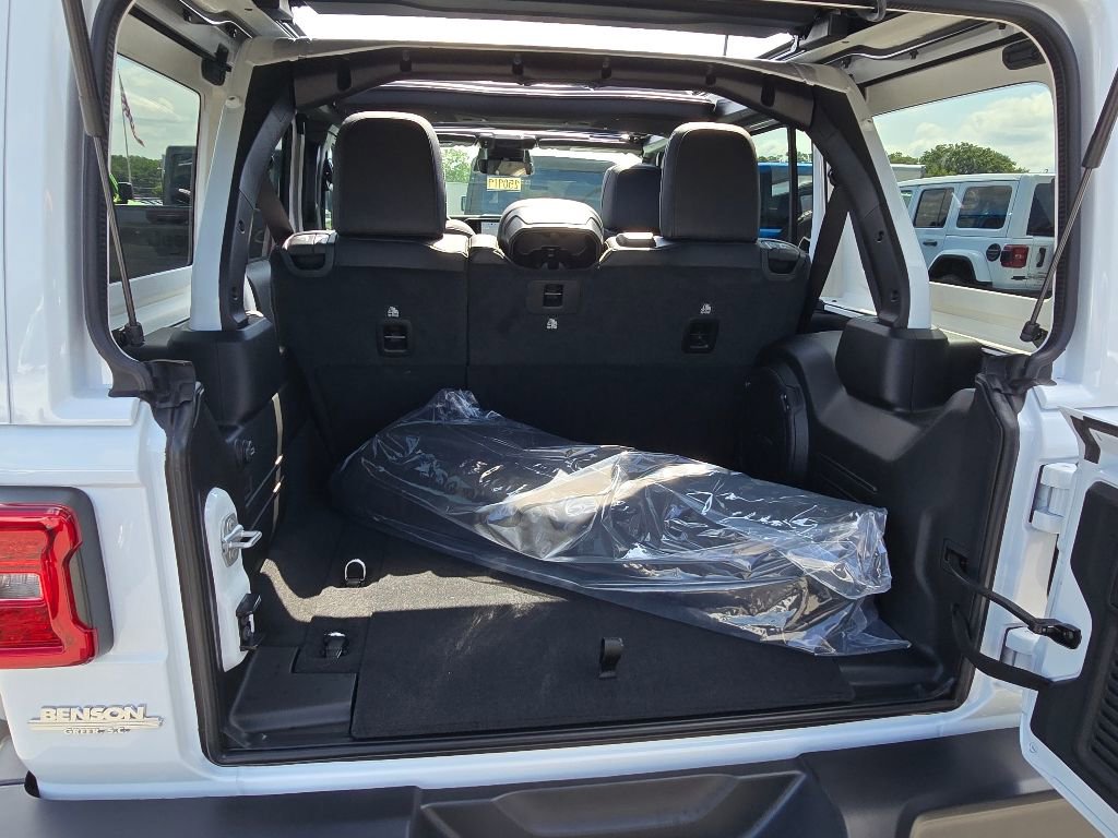 New 2025 Jeep Wrangler Sahara image 8