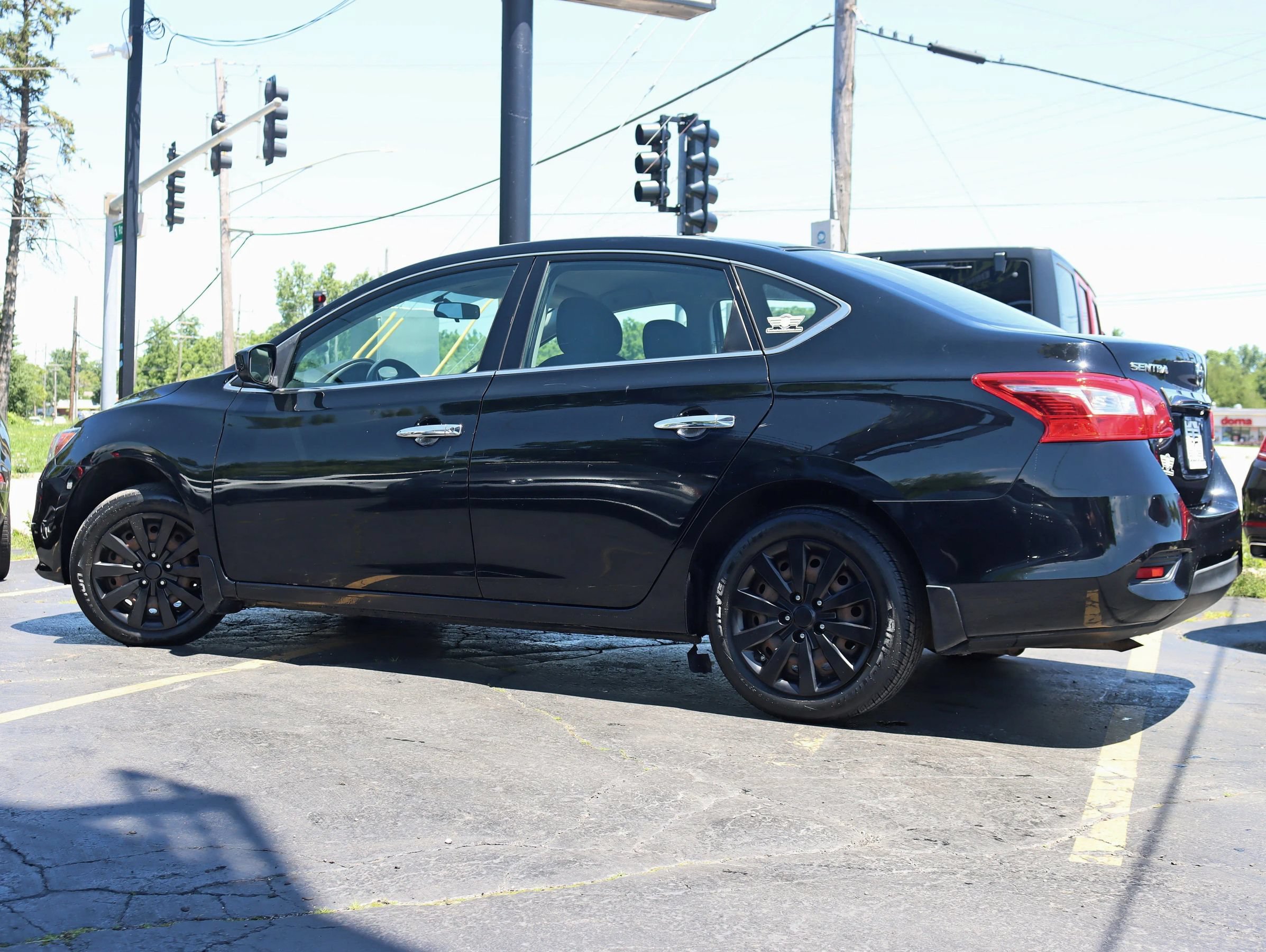 Used 2016 Nissan Sentra S FWD image 11