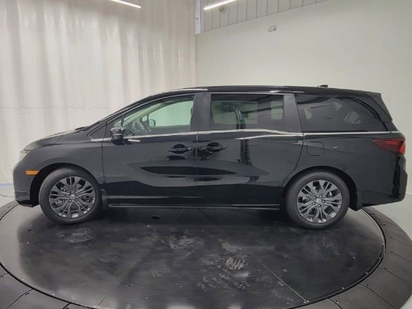 New 2026 Honda Odyssey Touring image 17