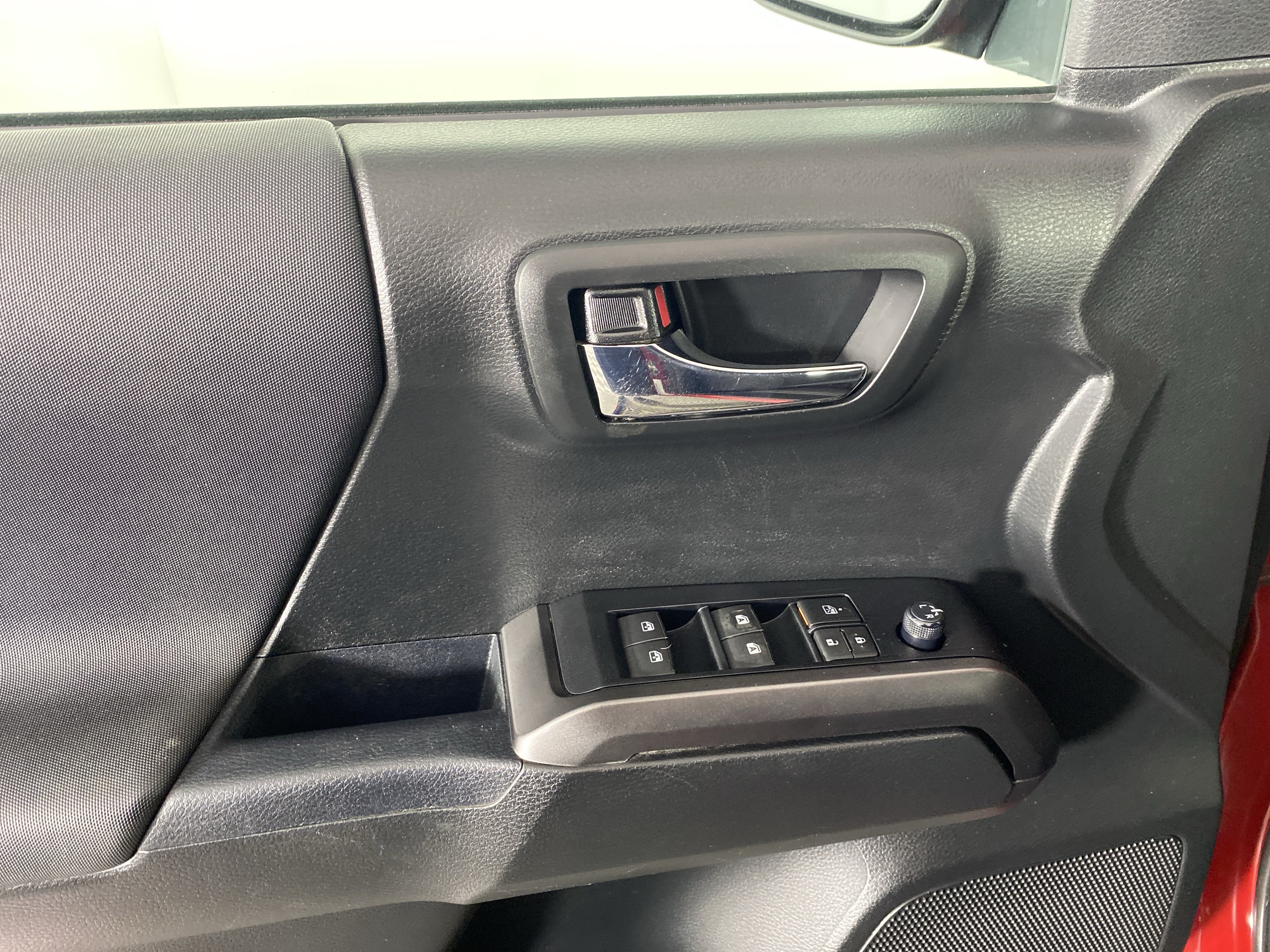 Used 2019 Toyota Tacoma TRD Off-Road AWD/4WD image 14