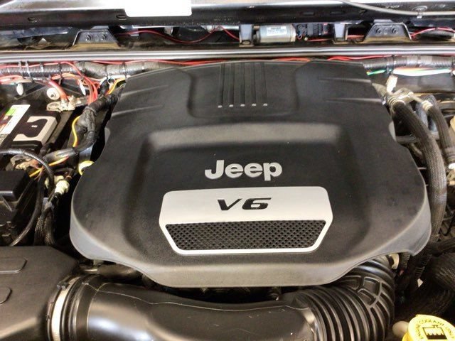 Used 2016 Jeep Wrangler Sport w/ Connectivity Group AWD/4WD image 23