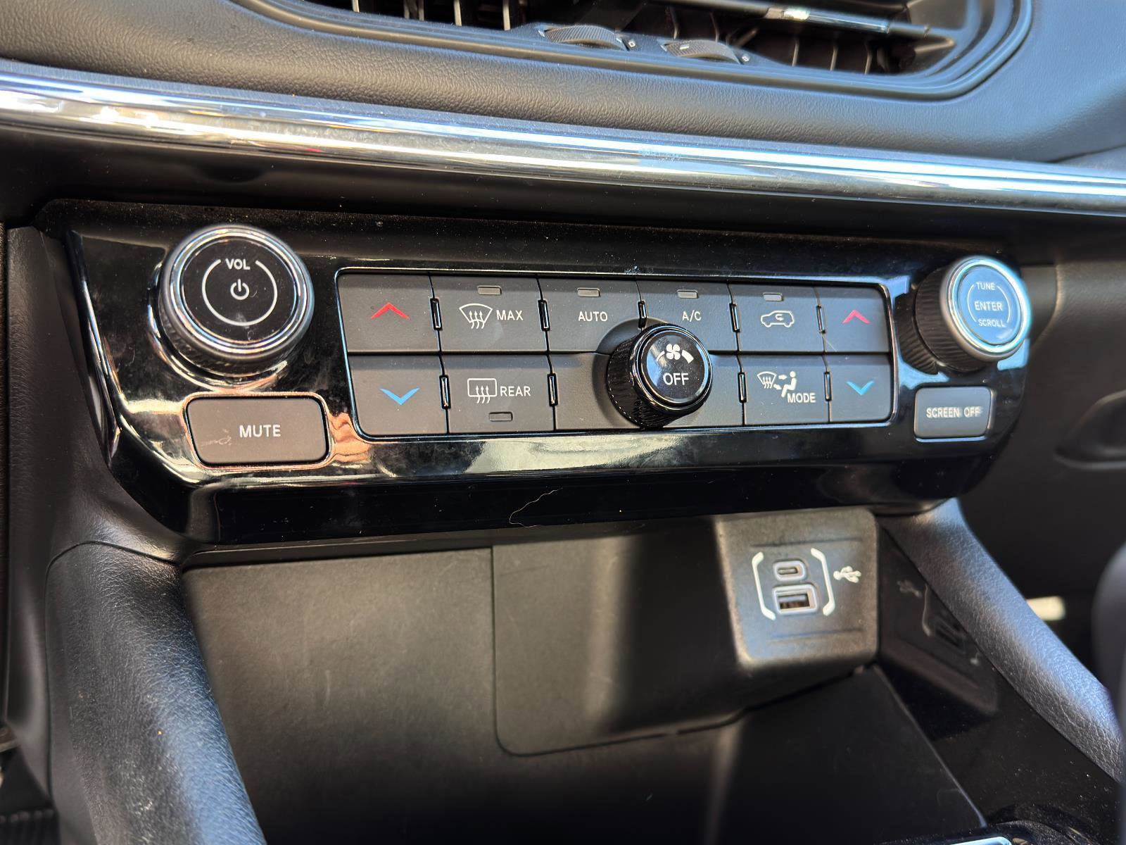 Used 2022 Jeep Compass Limited image 21