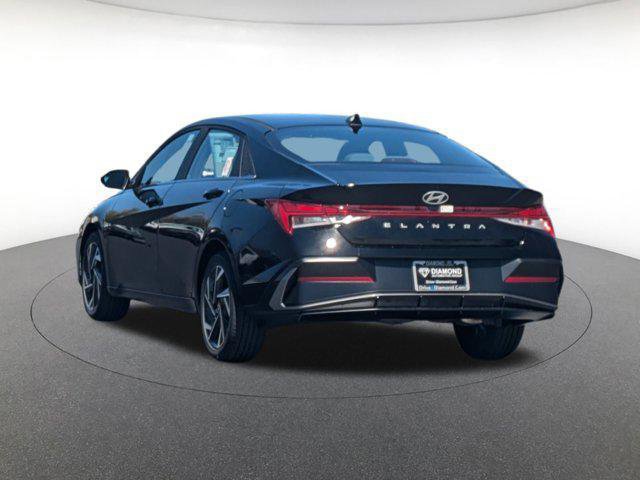 Used 2025 Hyundai Elantra SEL FWD image 5