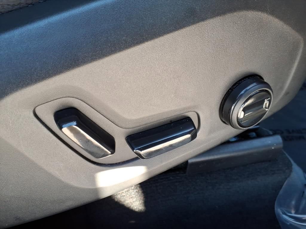 Used 2025 Volvo XC60 B5 Plus image 7