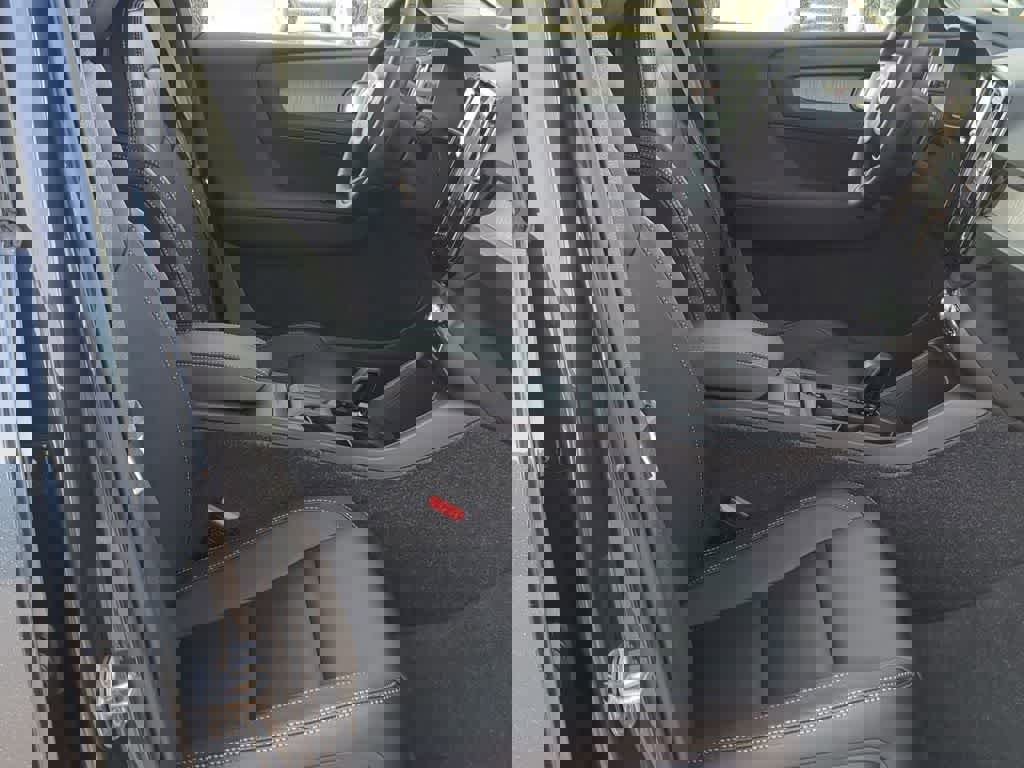 New 2026 Volvo XC40 B5 Core w/ Protection Package Premier image 20