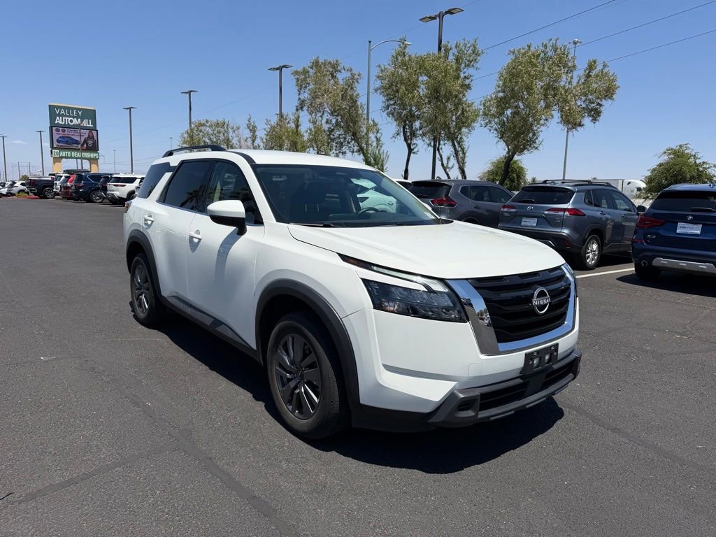 Used 2024 Nissan Pathfinder SV FWD image 3
