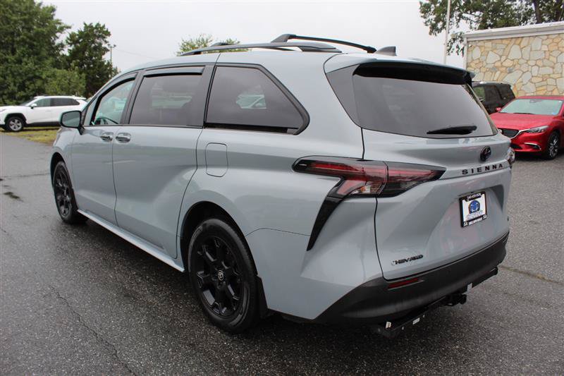 Used 2025 Toyota Sienna XLE Woodland Edition AWD/4WD image 5