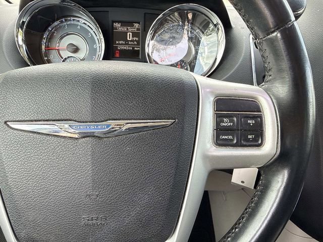 Used 2016 Chrysler Town & Country Touring image 16