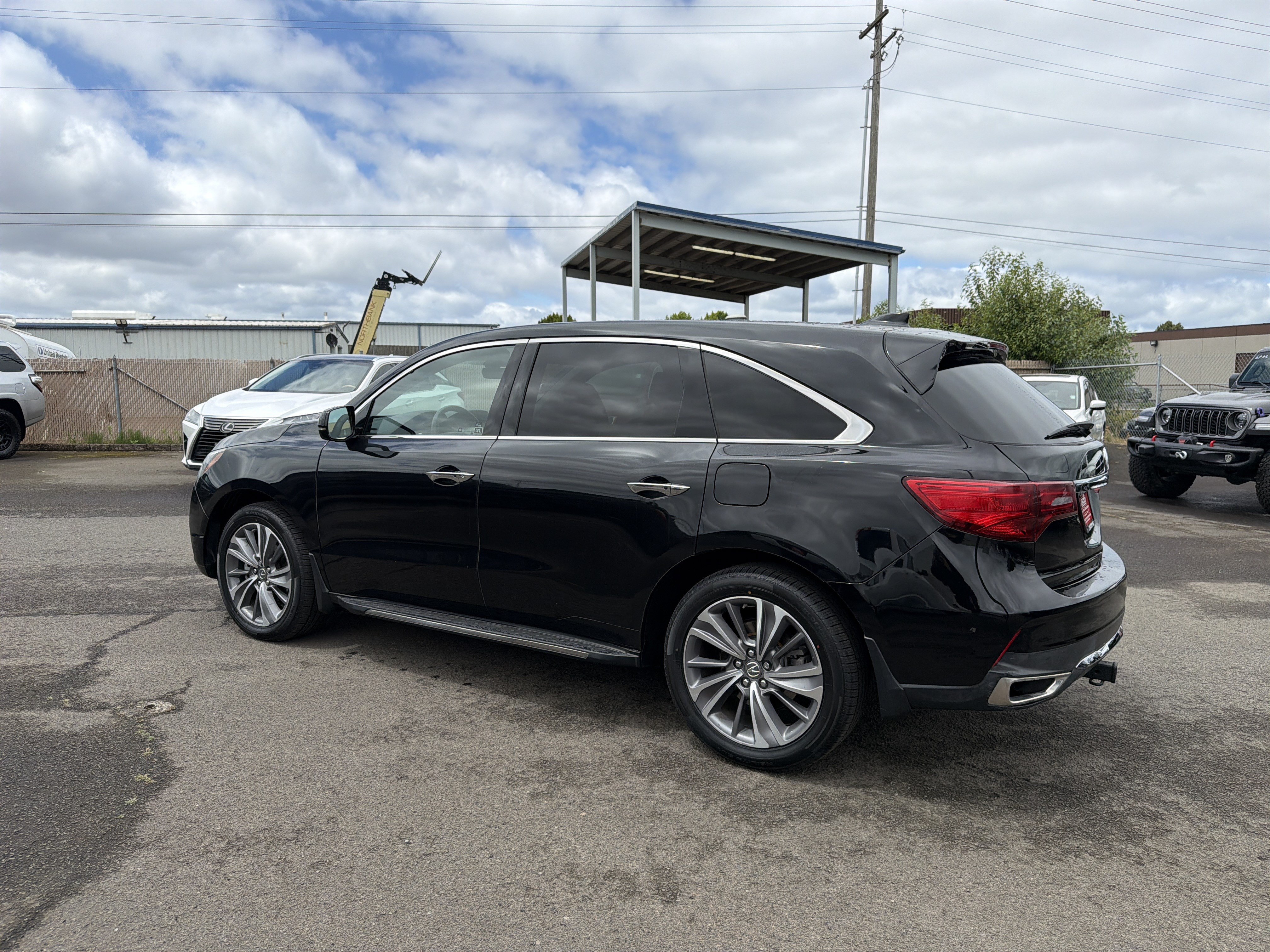 Used 2018 Acura MDX w/ Technology Package AWD/4WD image 3
