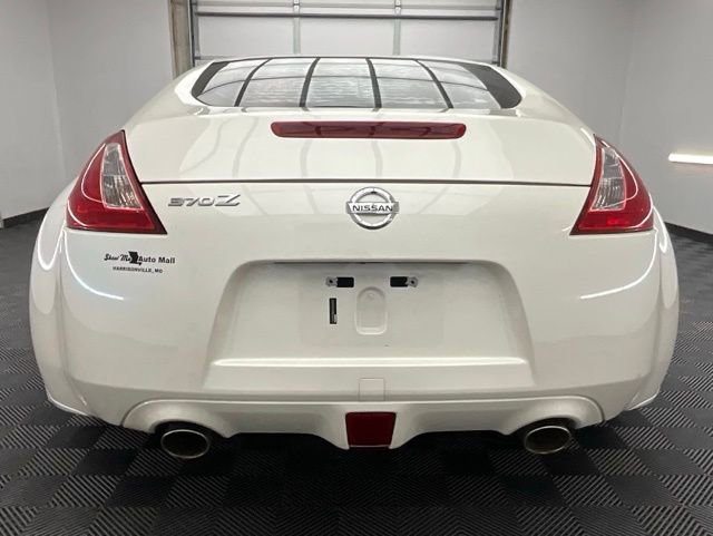 Used 2016 Nissan 370Z Coupe RWD image 19