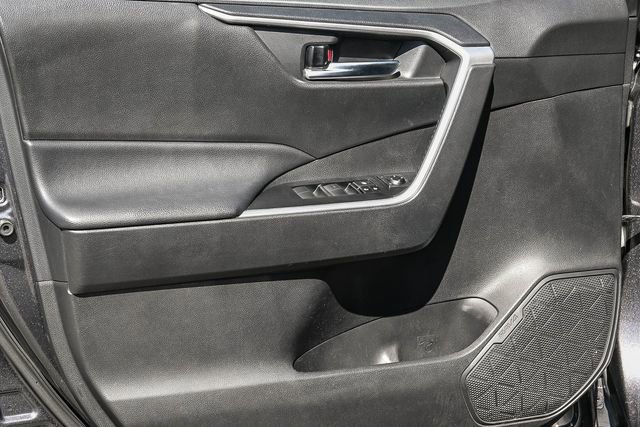 Used 2021 Toyota RAV4 XLE image 22