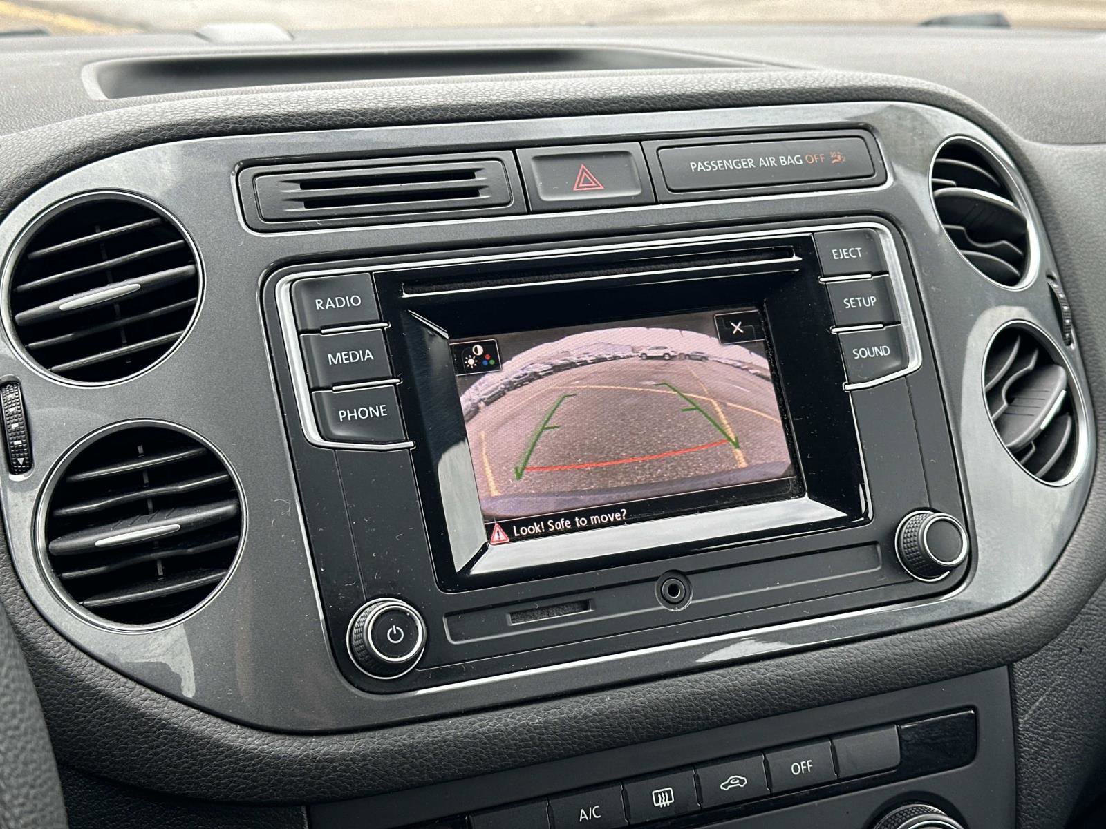 Used 2017 Volkswagen Tiguan Limited image 26