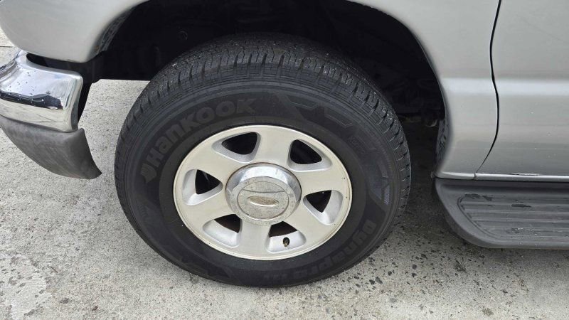 Used 2006 Ford E-150 and Econoline 150 RWD image 10