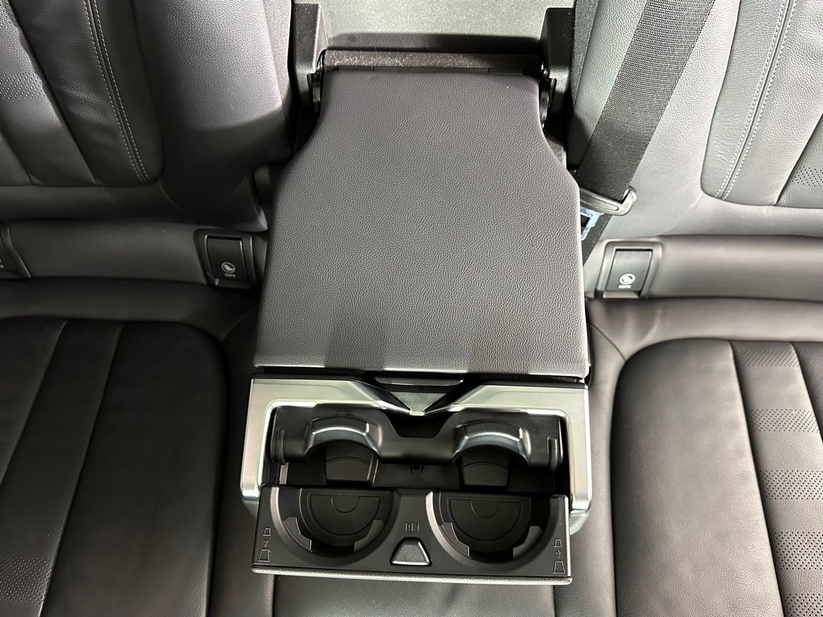 Used 2020 BMW X7 xDrive40i w/ M Sport Package image 37