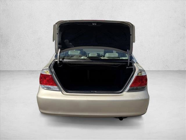 Used 2005 Toyota Camry LE FWD image 6