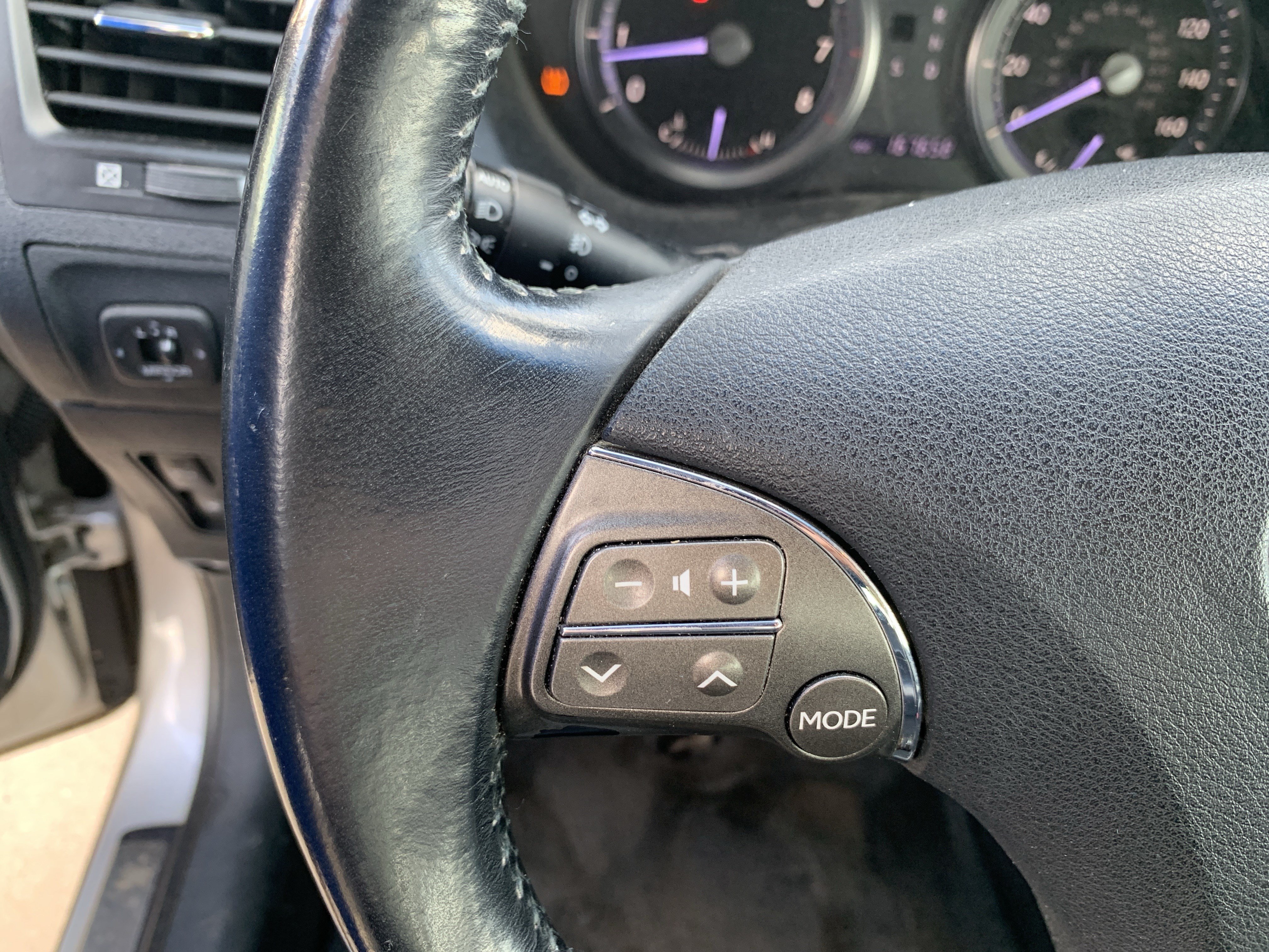 Used 2010 Lexus ES 350 w/ Preferred Accessory Package FWD image 17