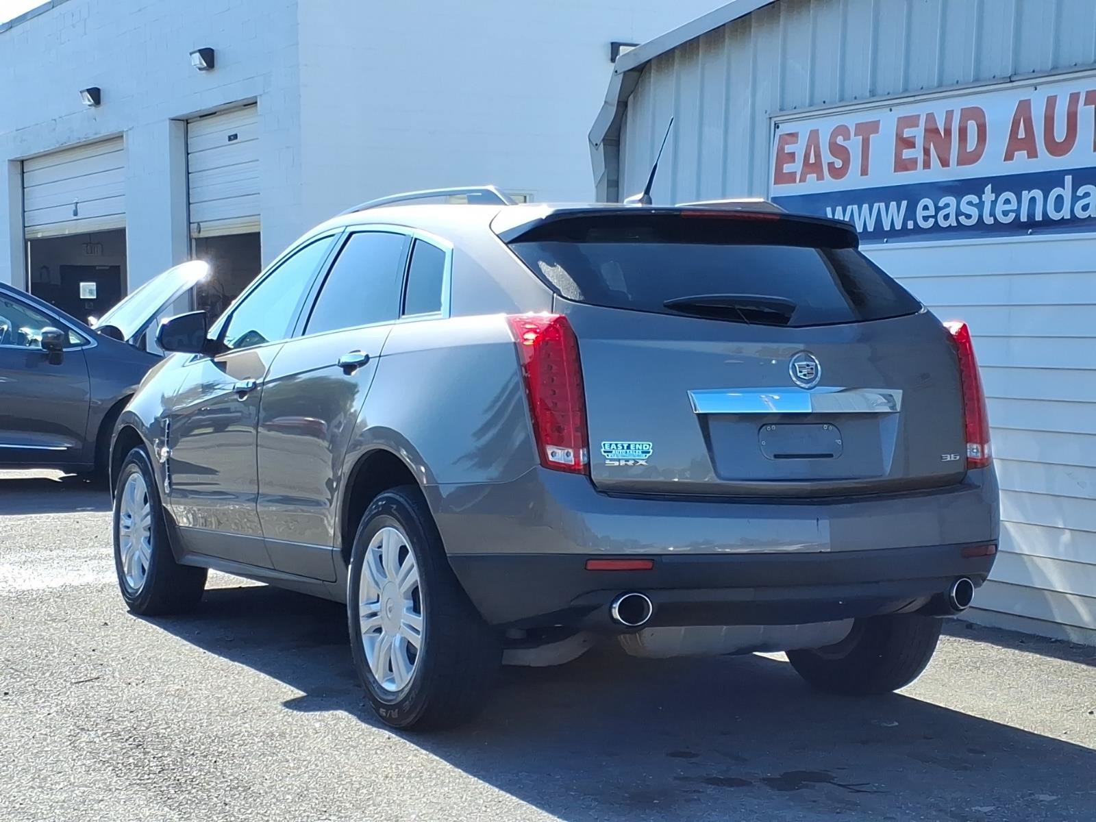 Used 2012 Cadillac SRX FWD image 3
