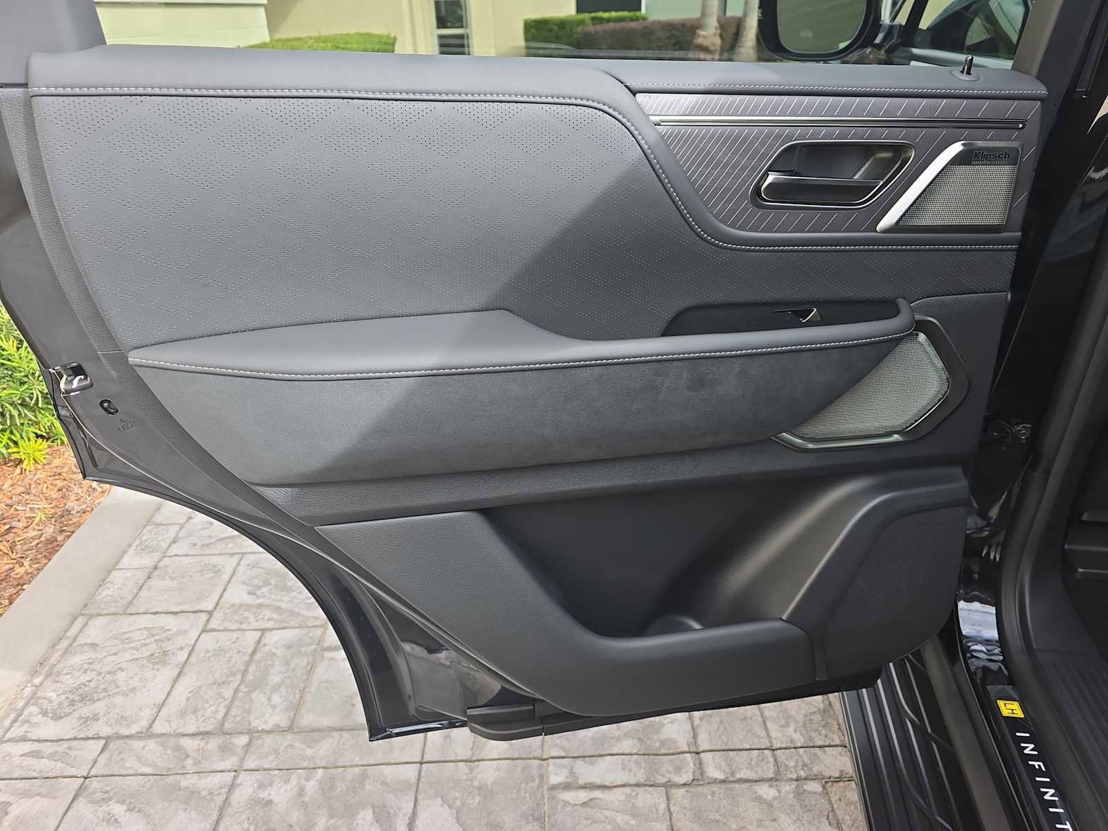 New 2026 INFINITI QX80 Autograph w/ Premium Cargo Package image 12