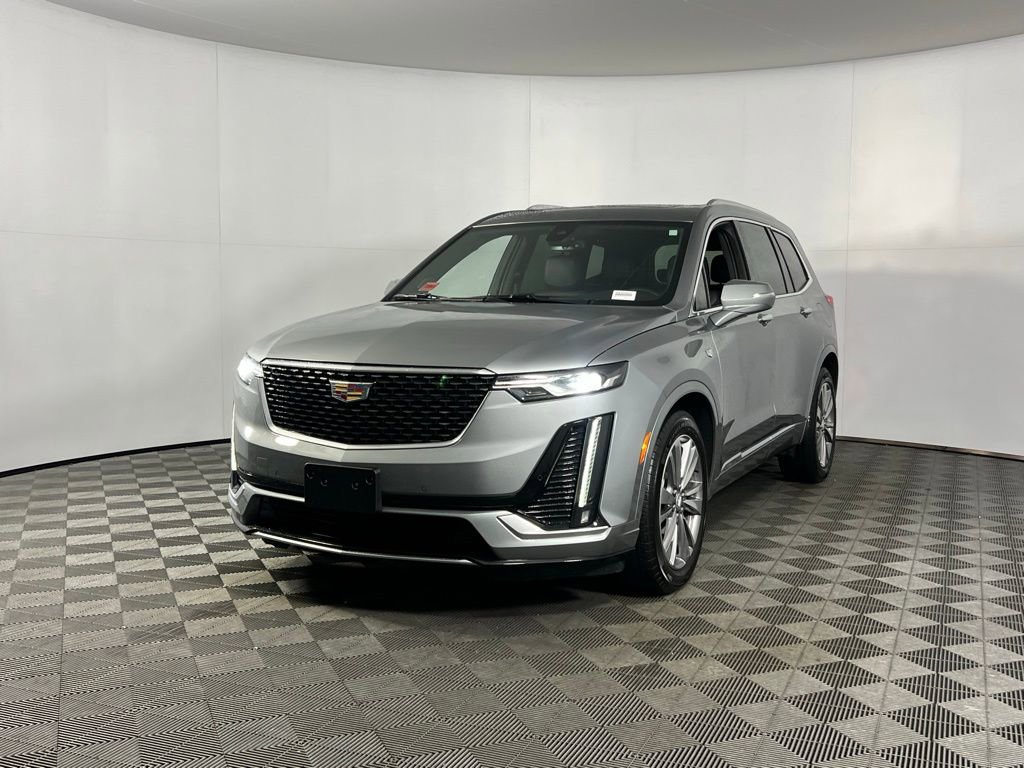 Used 2025 Cadillac XT6 Premium Luxury image 3