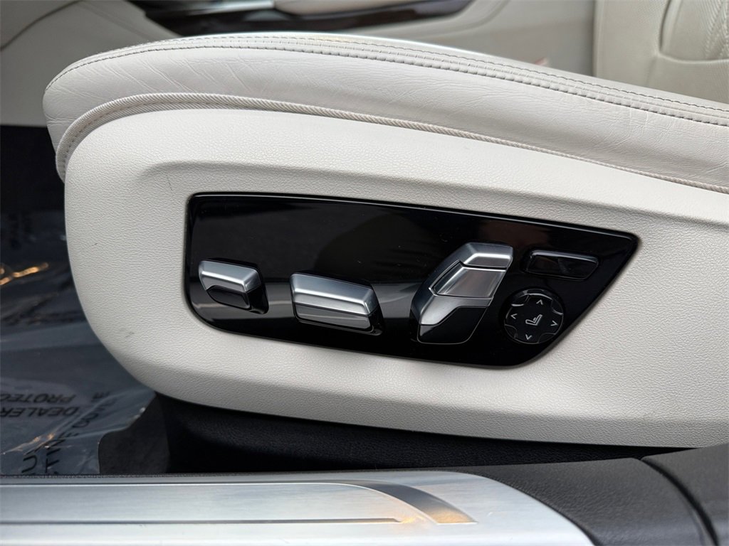 Used 2020 BMW 750i xDrive w/ Executive Package image 35