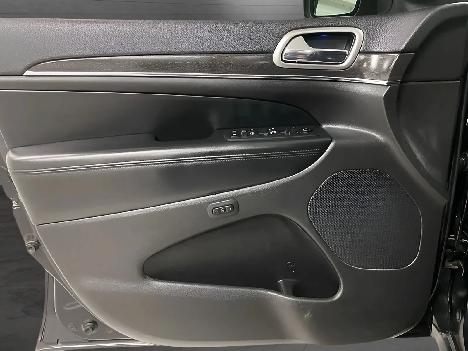 Used 2018 Jeep Grand Cherokee Limited RWD image 10