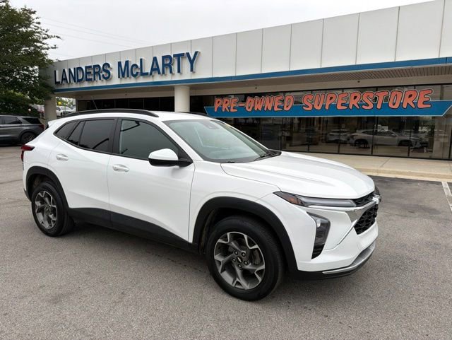 Used 2024 Chevrolet Trax LT w/ Driver Confidence Package FWD image 1