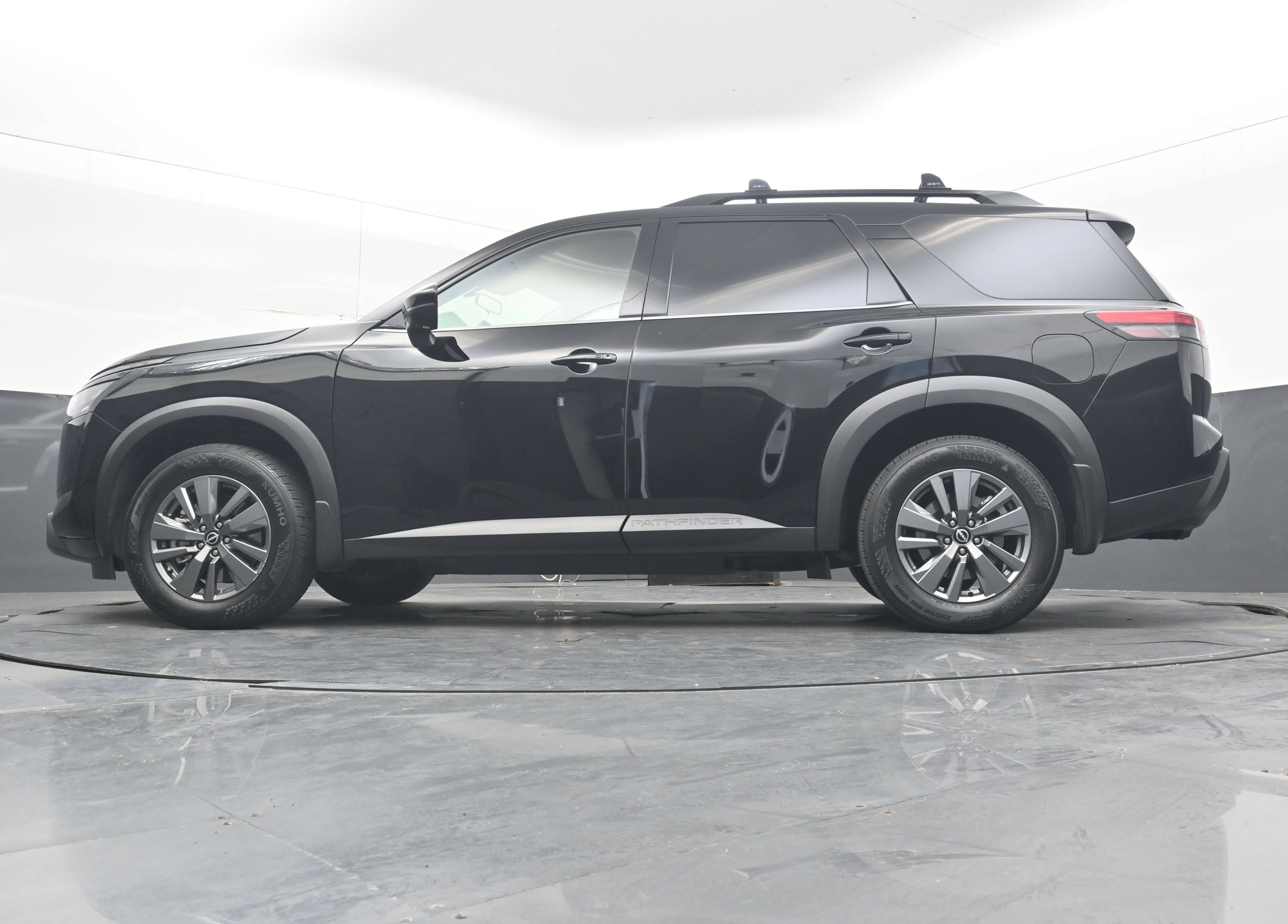 Used 2025 Nissan Pathfinder SV FWD image 26