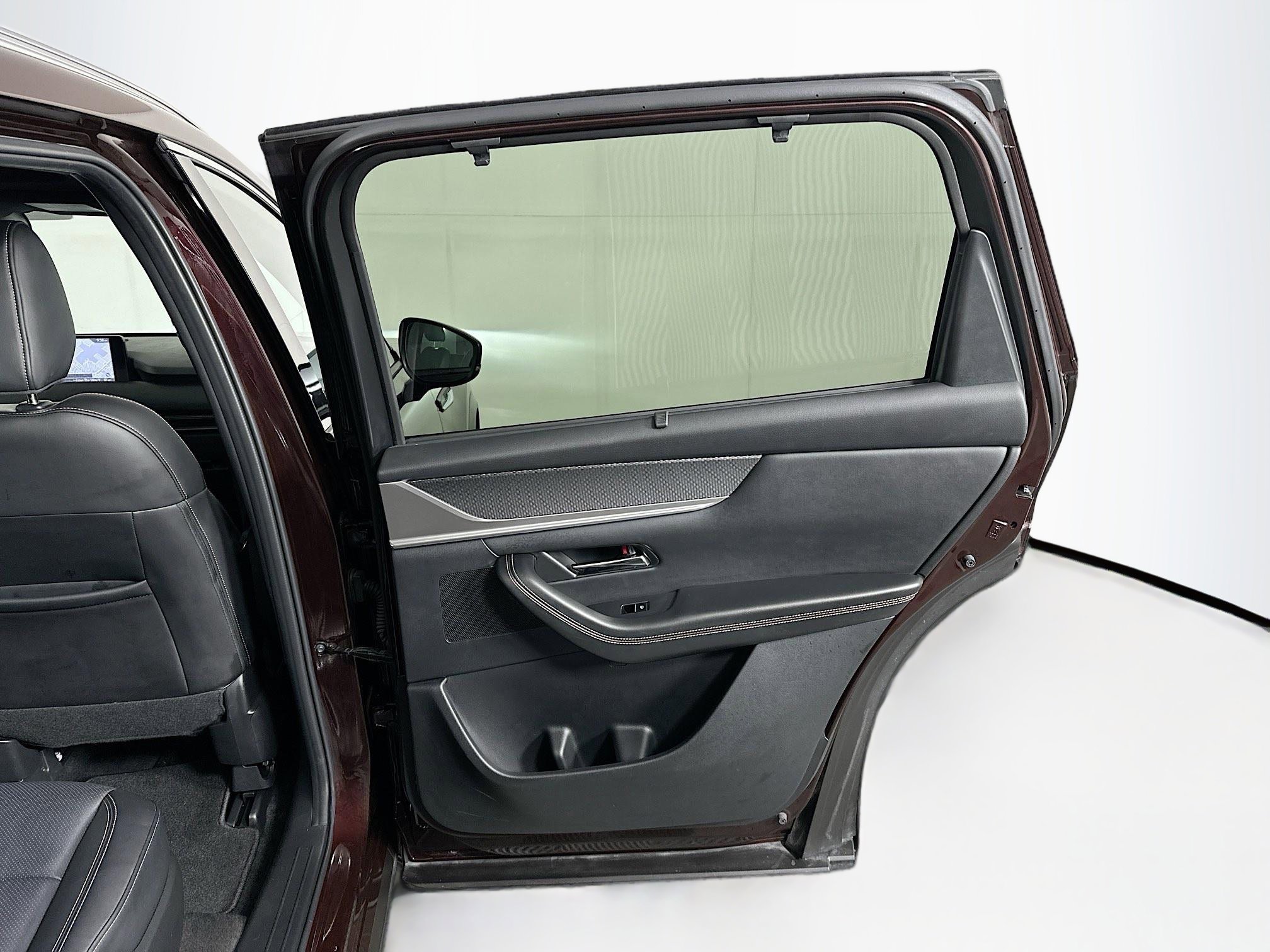 Used 2024 MAZDA CX-90 Plug-In Hybrid w/ Premium Plus image 33