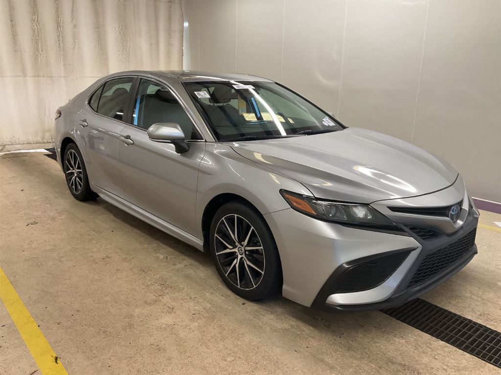 Used 2023 Toyota Camry SE FWD image 5