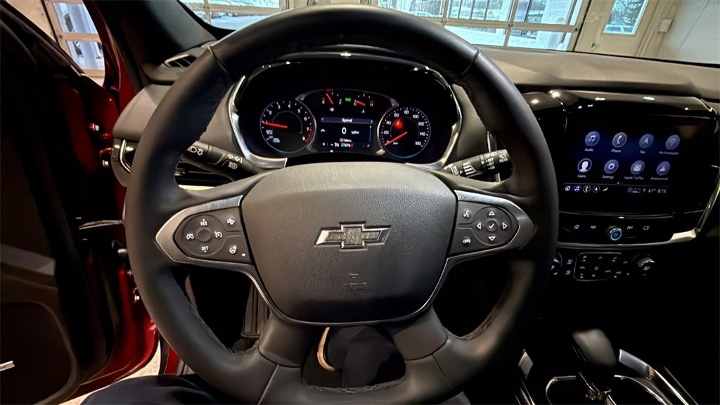 Used 2023 Chevrolet Traverse RS image 31