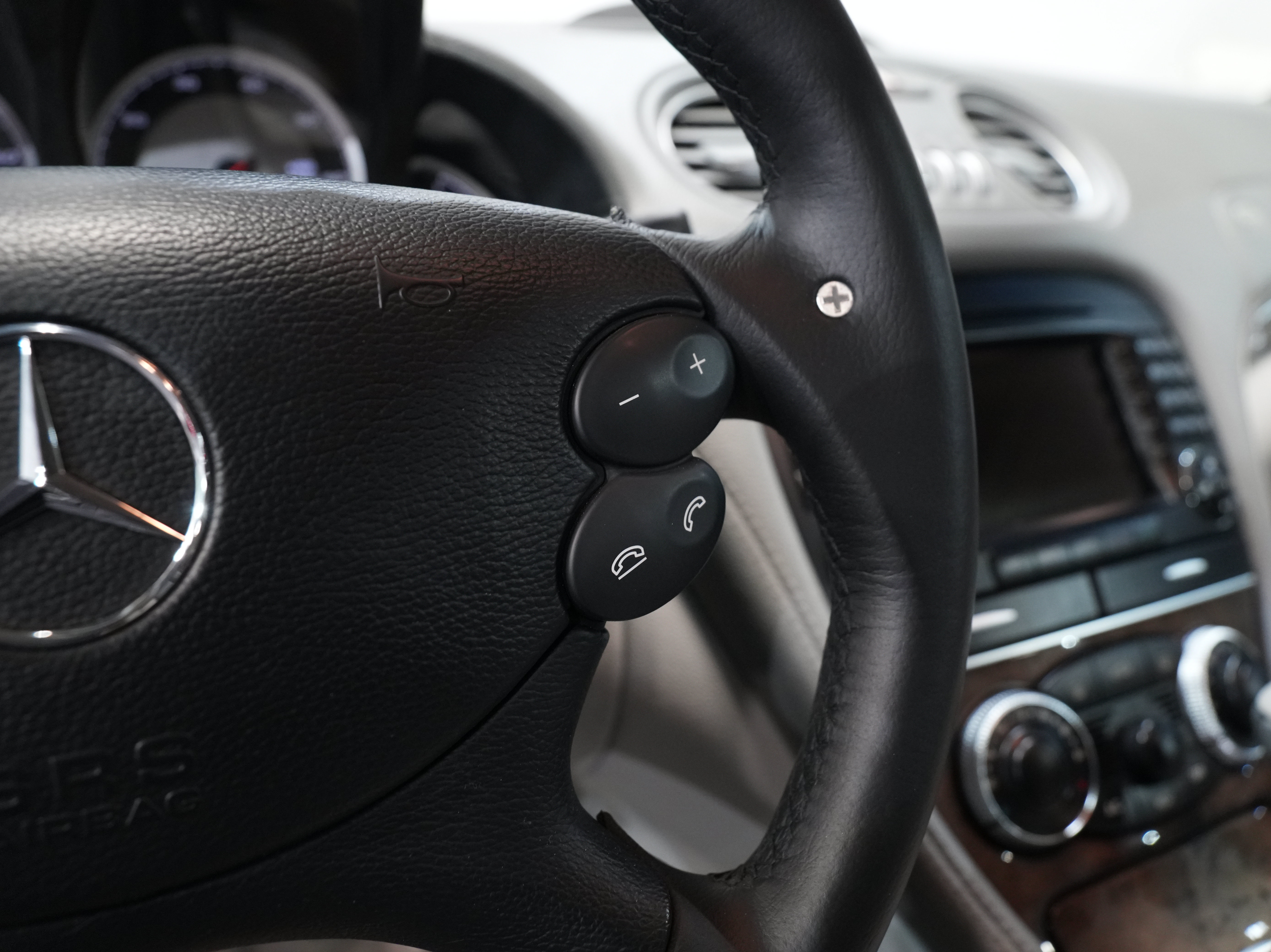 Used 2006 Mercedes-Benz SL 55 AMG image 40