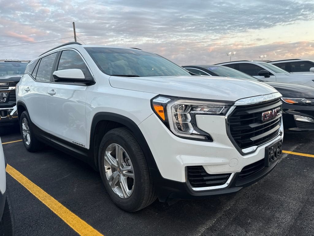 Used 2023 GMC Terrain SLE w/ Driver Convenience Package FWD image 3
