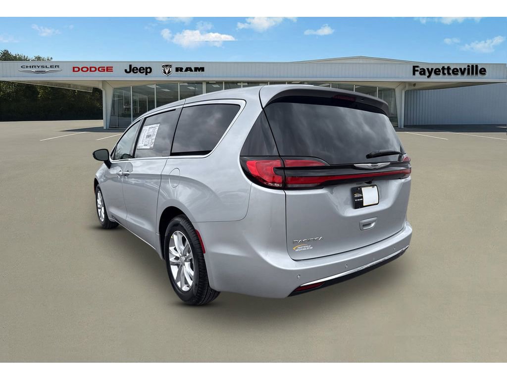 New 2026 Chrysler Pacifica Select image 5