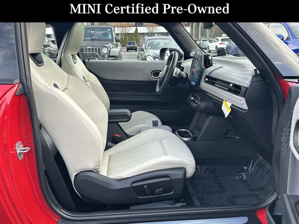 Used 2025 MINI Cooper 2-Door Hardtop image 27