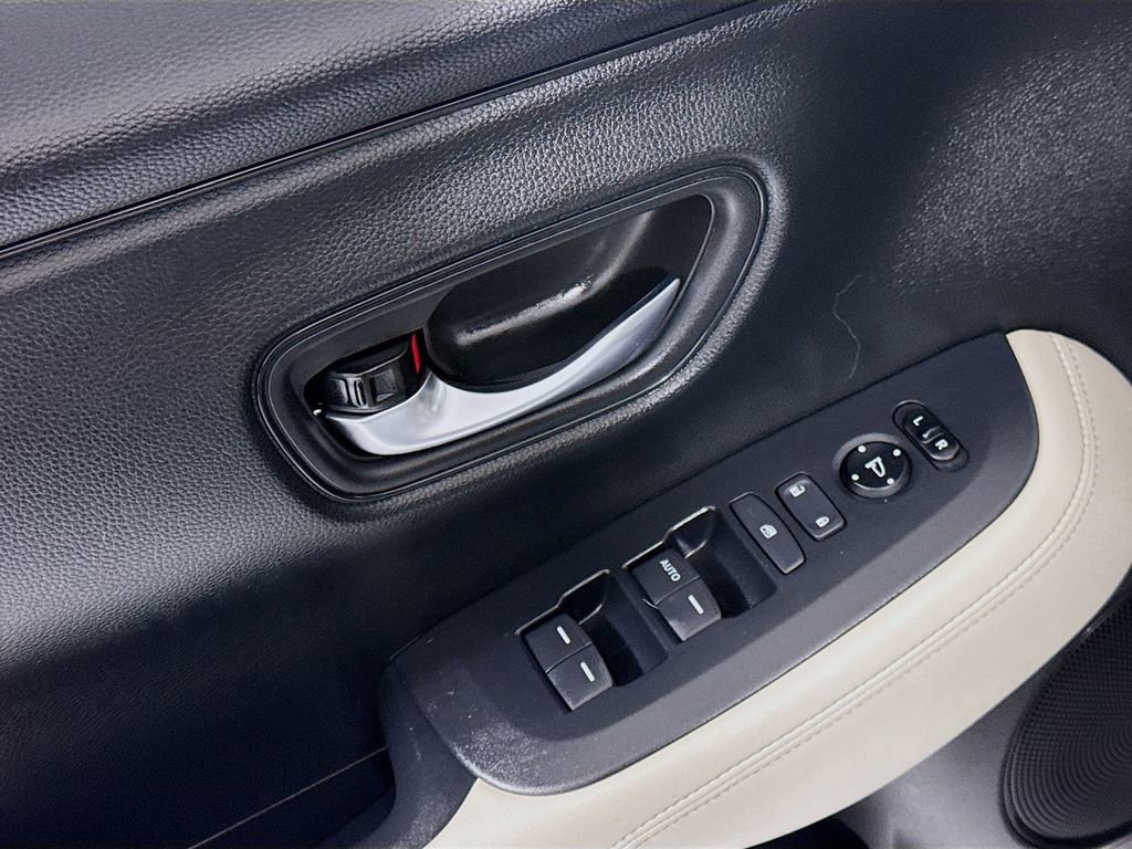 Certified 2025 Honda HR-V LX image 23