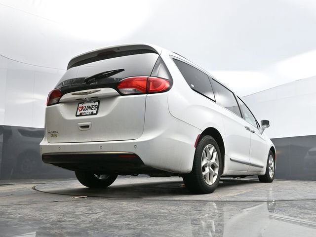 Used 2017 Chrysler Pacifica Touring-L w/ Tire & Wheel Group image 46