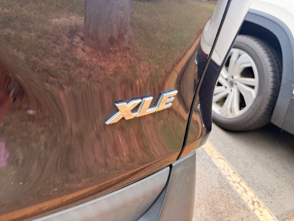 Used 2021 Toyota RAV4 XLE Premium FWD image 8
