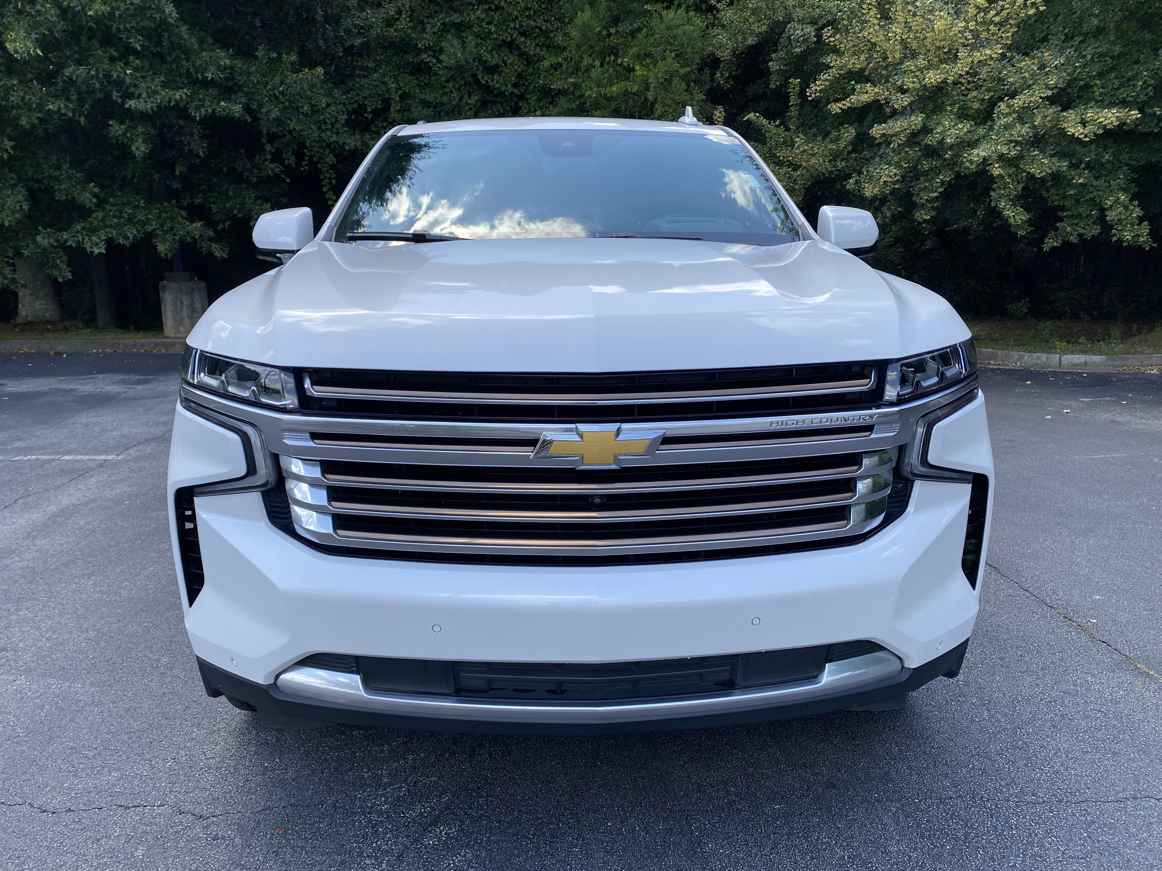 Used 2023 Chevrolet Suburban High Country AWD/4WD image 3