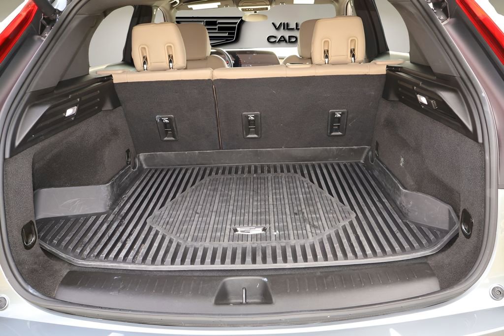 Used 2024 Cadillac XT4 Luxury w/ Cold Weather Package FWD image 15