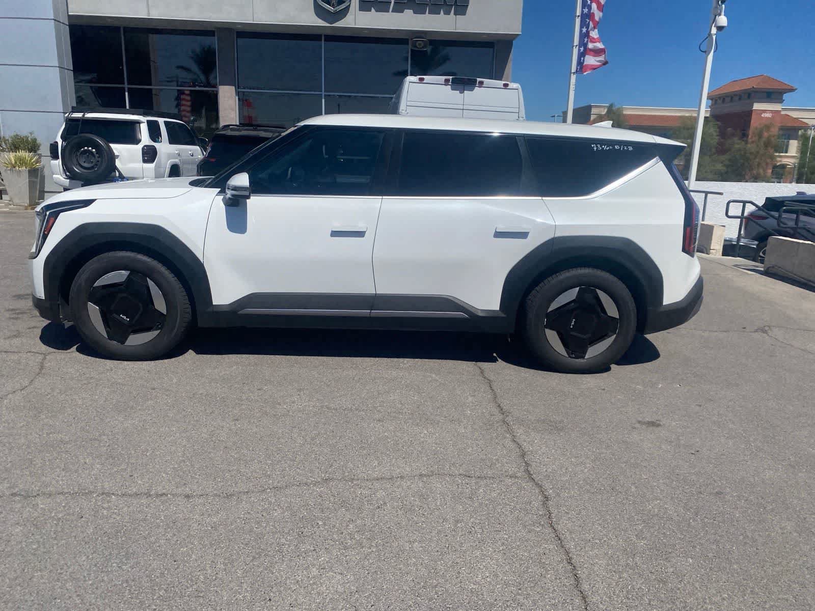 Used 2024 Kia EV9 Light Long Range RWD image 9