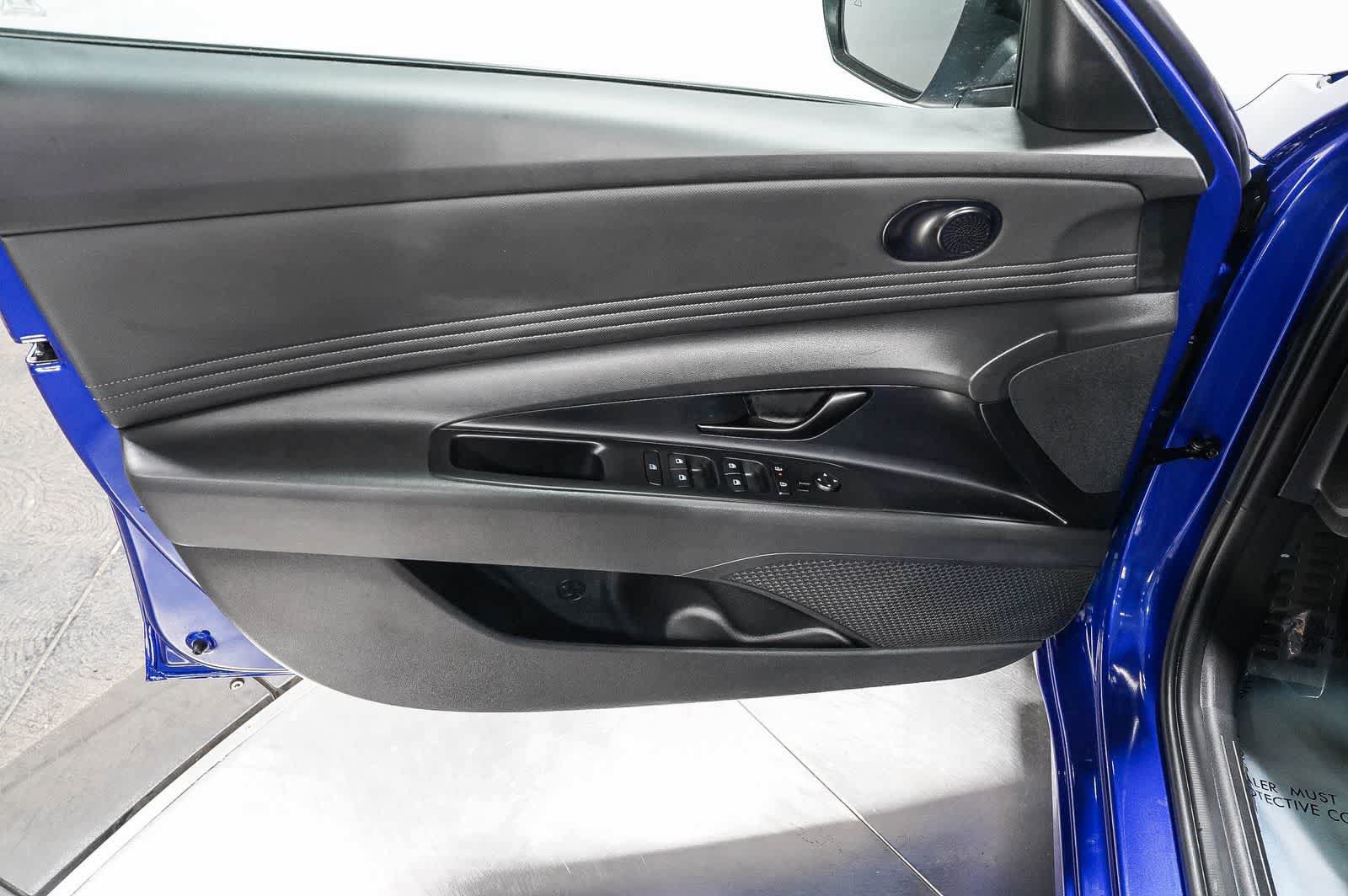 Used 2025 Hyundai Elantra Sport FWD image 21