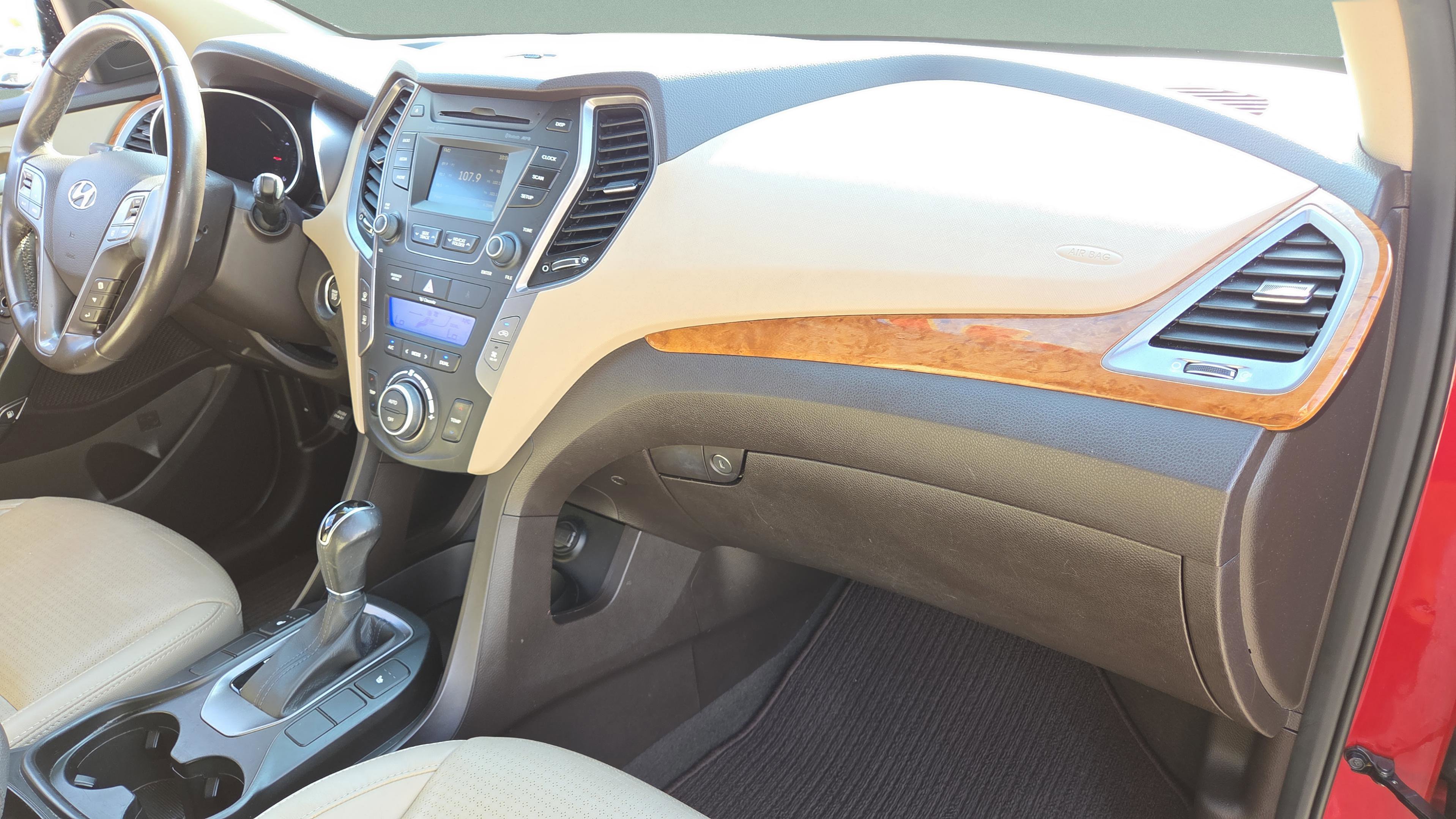 Used 2014 Hyundai Santa Fe GLS image 27