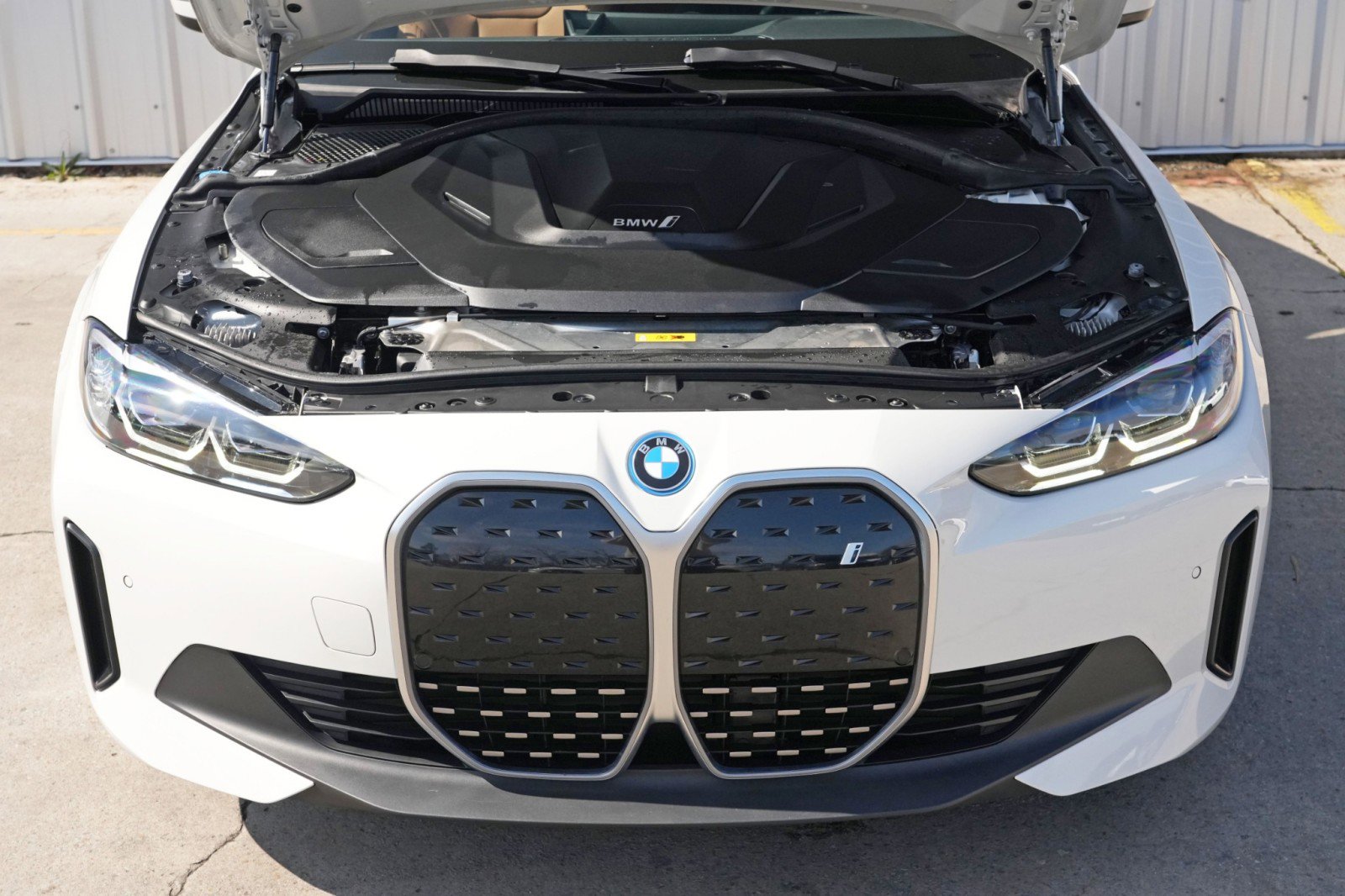 Used 2023 BMW i4 eDrive35 image 7