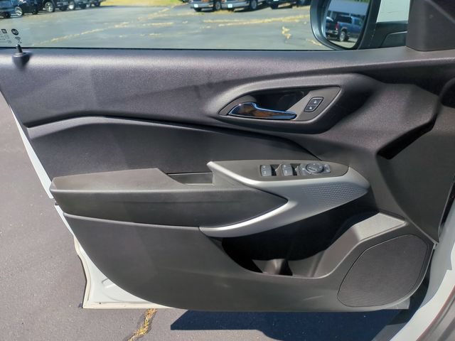 Used 2024 Chevrolet Trax LS w/ LS Convenience Package FWD image 11