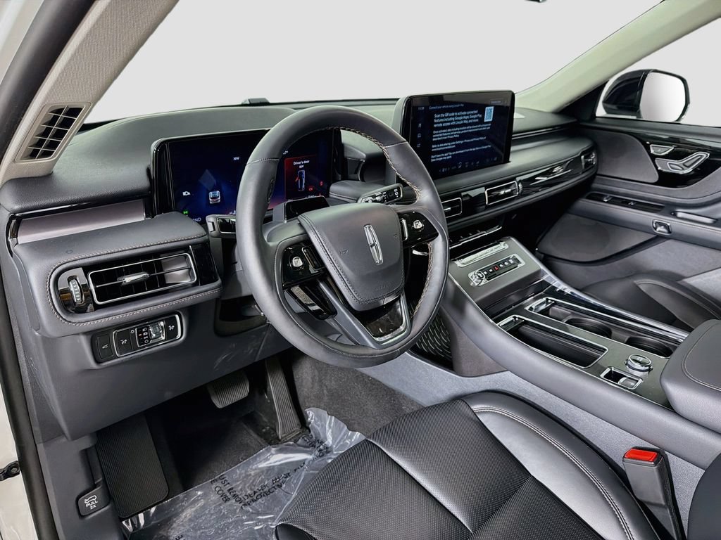 Used 2026 Lincoln Aviator 2WD image 9