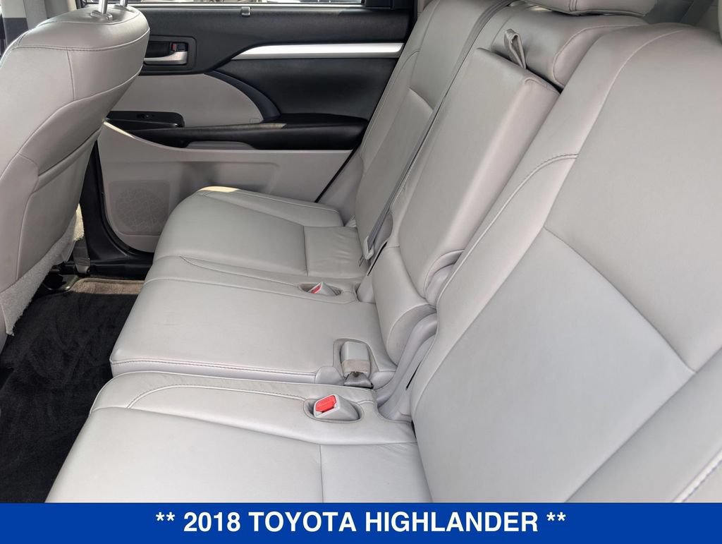 Used 2018 Toyota Highlander XLE w/ Carpet Mat Package (TMS) AWD/4WD image 17