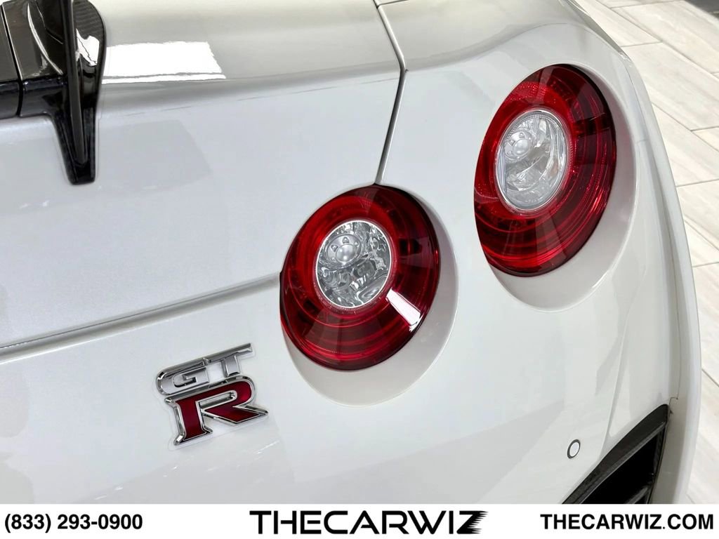 Used 2018 Nissan GT-R NISMO AWD/4WD image 36