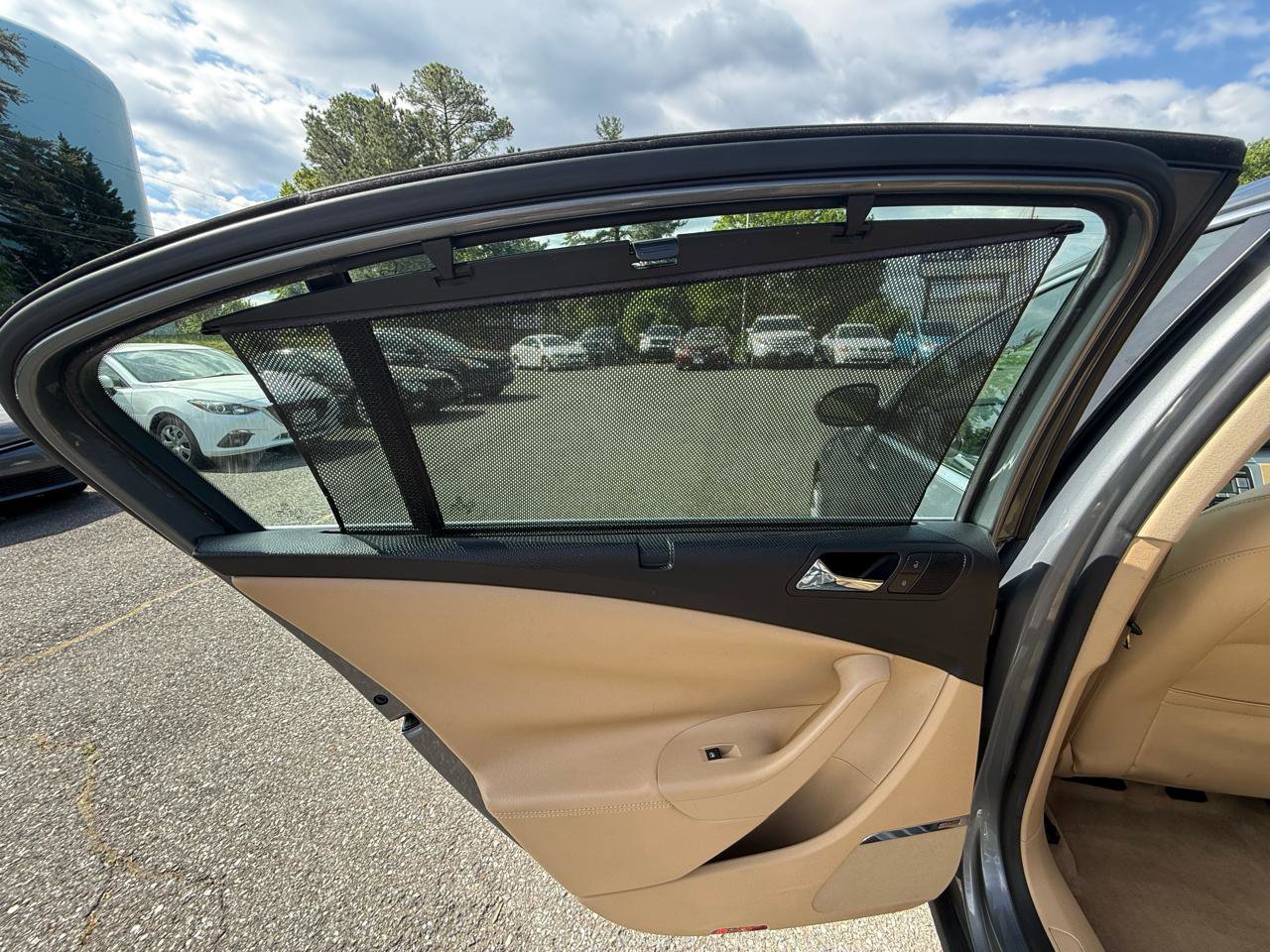 Used 2008 Volkswagen Passat VR6 FWD image 16