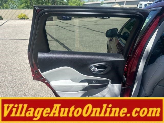 Used 2018 Jeep Compass Latitude w/ Popular Equipment Group AWD/4WD image 28